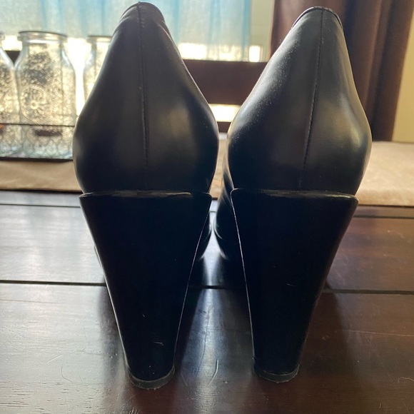 Kenneth Cole New York Black Leather Wedge - Picture 9 of 10